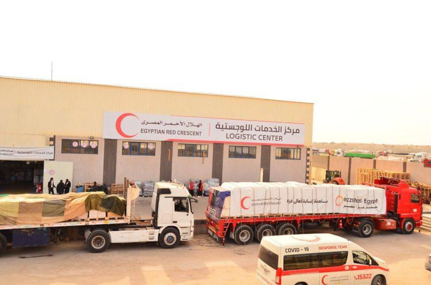 207 شاحنات وقود ومساعدات تعبر «رفح» إلى قطاع غزة