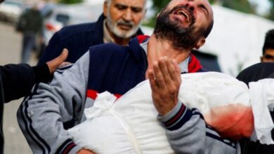 الحرب في اليوم 131: شهداء بالعشرات وإخلاء النازحين من مشفى ناصر