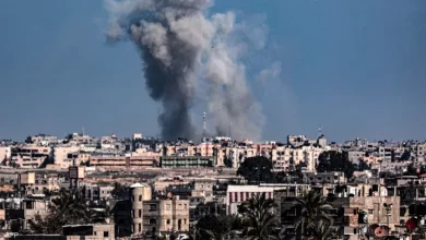 إعلام فلسطيني: إسرائيل تقصف رفح برا وبحرا وجوا