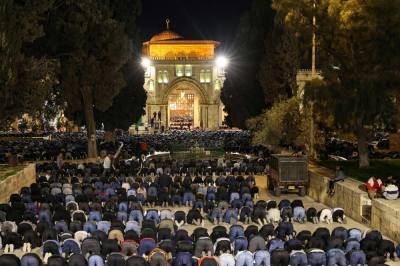 35 ألفًا يؤدون صلاة التراويح بالمسجد الأقصى