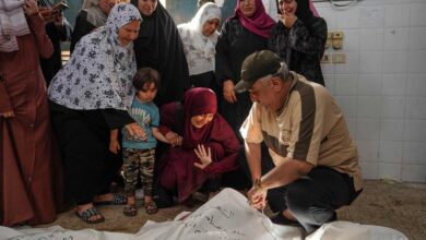 القوات الإسرائيلية تقتل 35 فلسطينياً وتتوغل في شمال وجنوب غزة
