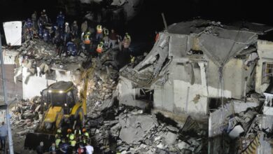 رئيس بلدية الصرفند اللبنانية: مقتل 10 على الأقل في غارة إسرائيلية