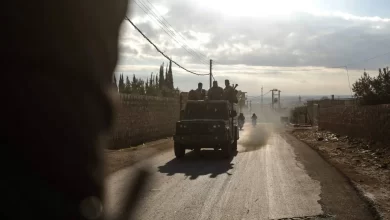 ارتفاع قتلى اشتباكات بين الجيش وفصائل مسلحة بريفَي إدلب وحلب إلى 132 قتيلاً