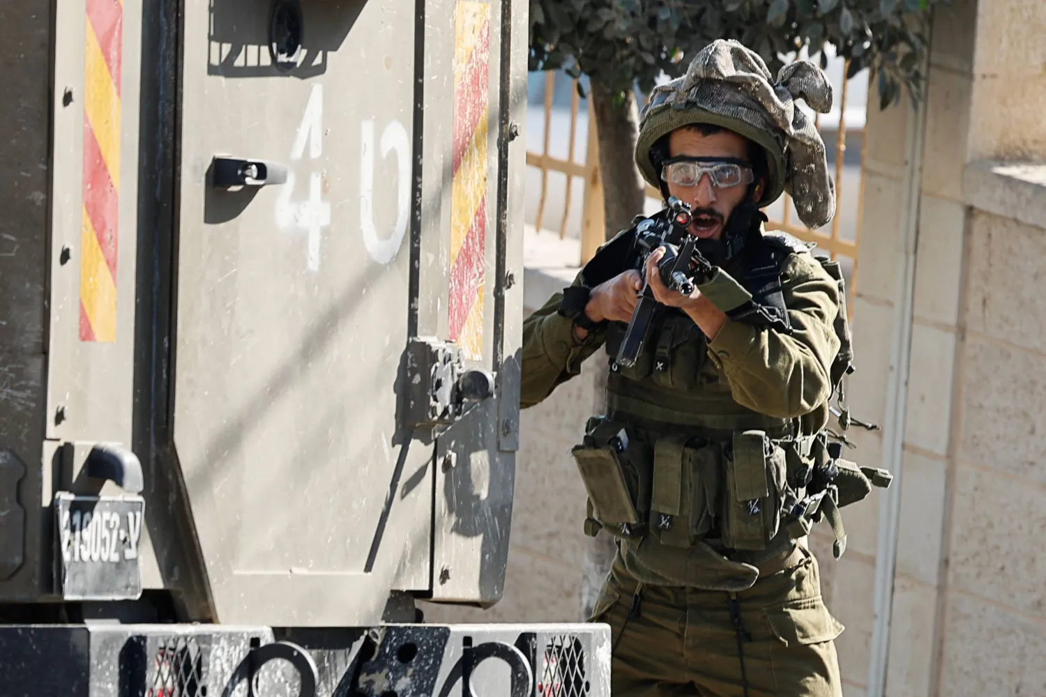 مقتل فلسطينيين وإصابة ثالث في قصف إسرائيلي بالضفة الغربية