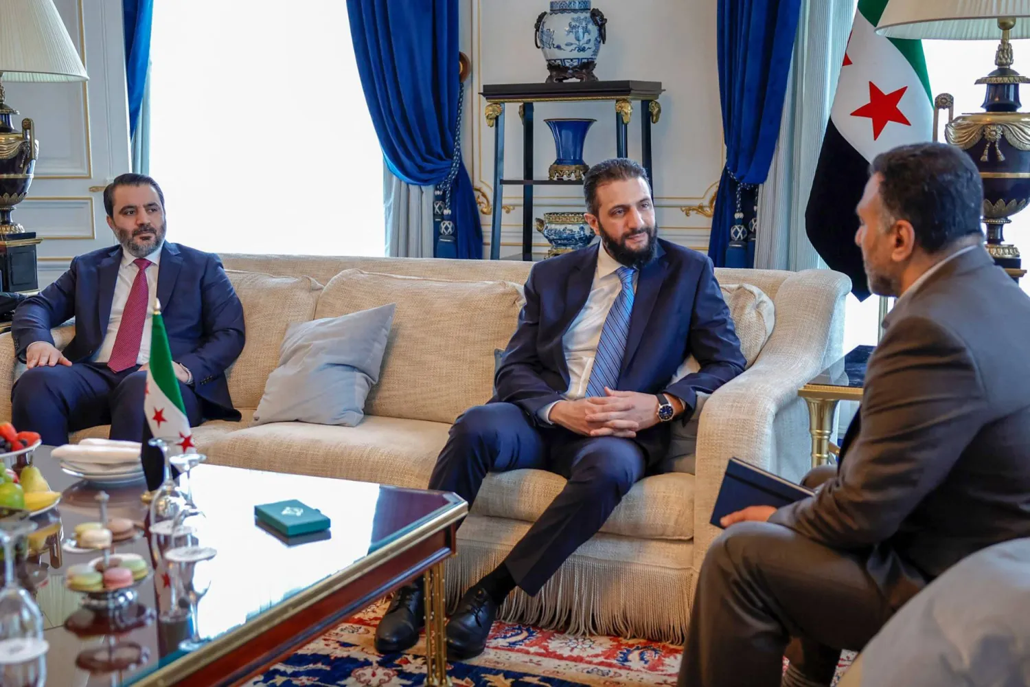 ماكرون يطلب من الشرع حماية «جميع السوريين»