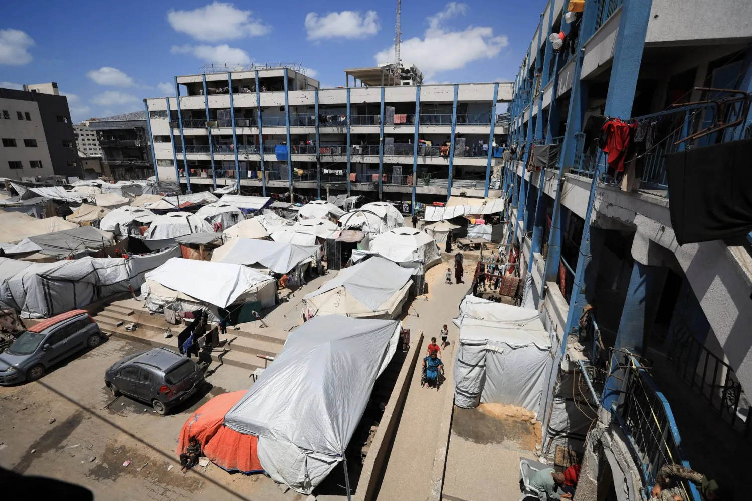 «الأونروا»: لدينا إمدادات كافية لإطعام 200 ألف شخص في غزة لمدة شهر