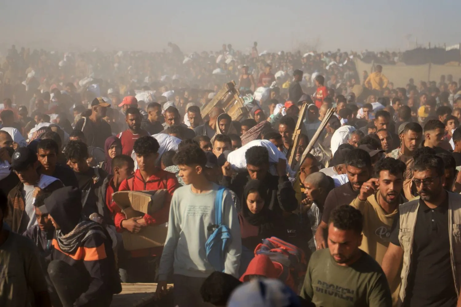 إصابة 20 برصاص الجيش الإسرائيلي خلال توجههم لإحدى نقاط توزيع المساعدات في غزة