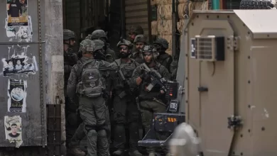 إسرائيل تفرض إغلاقاً على المدن الفلسطينية بالضفة الغربية
