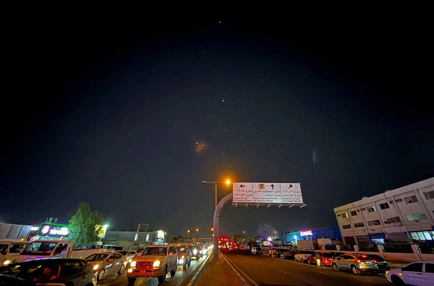 العراق يحذّر من «توسيع رقعة المواجهة» بعد هجوم إيراني على قاعدة «العديد»